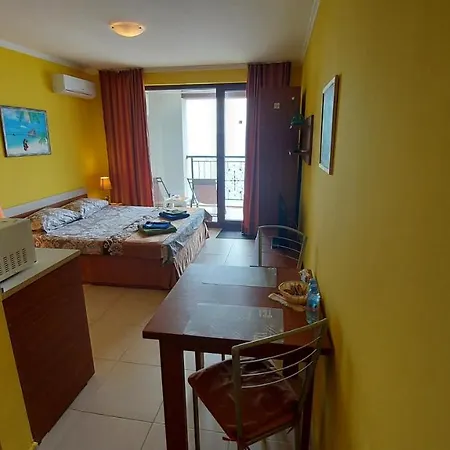 Apartment Akrotiria *