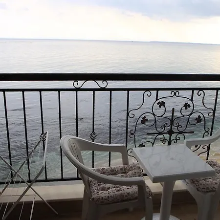 Apartment Akrotiria *